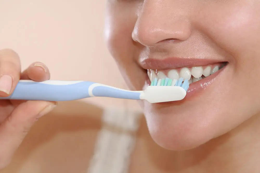 woman brushing her teeth
